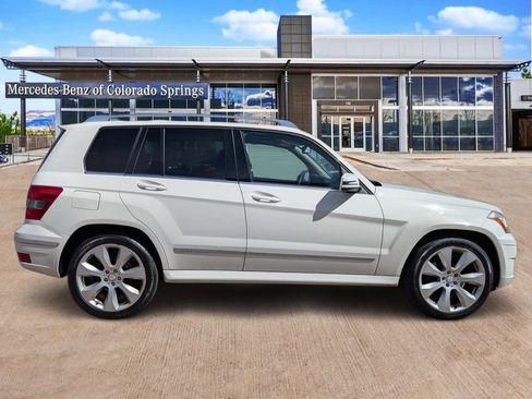 Used 2011 Mercedes-Benz GLK 350 4MATIC image 4
