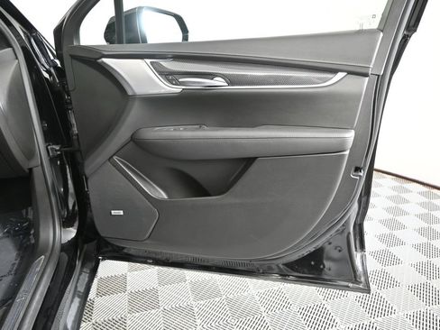 Used 2025 Cadillac XT5 Sportv w/ Technology Package AWD/4WD image 12