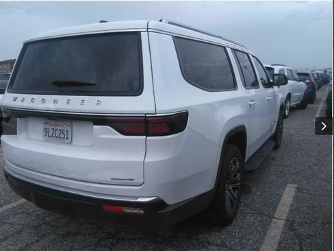 Used 2024 Jeep Wagoneer L Series II RWD image 4