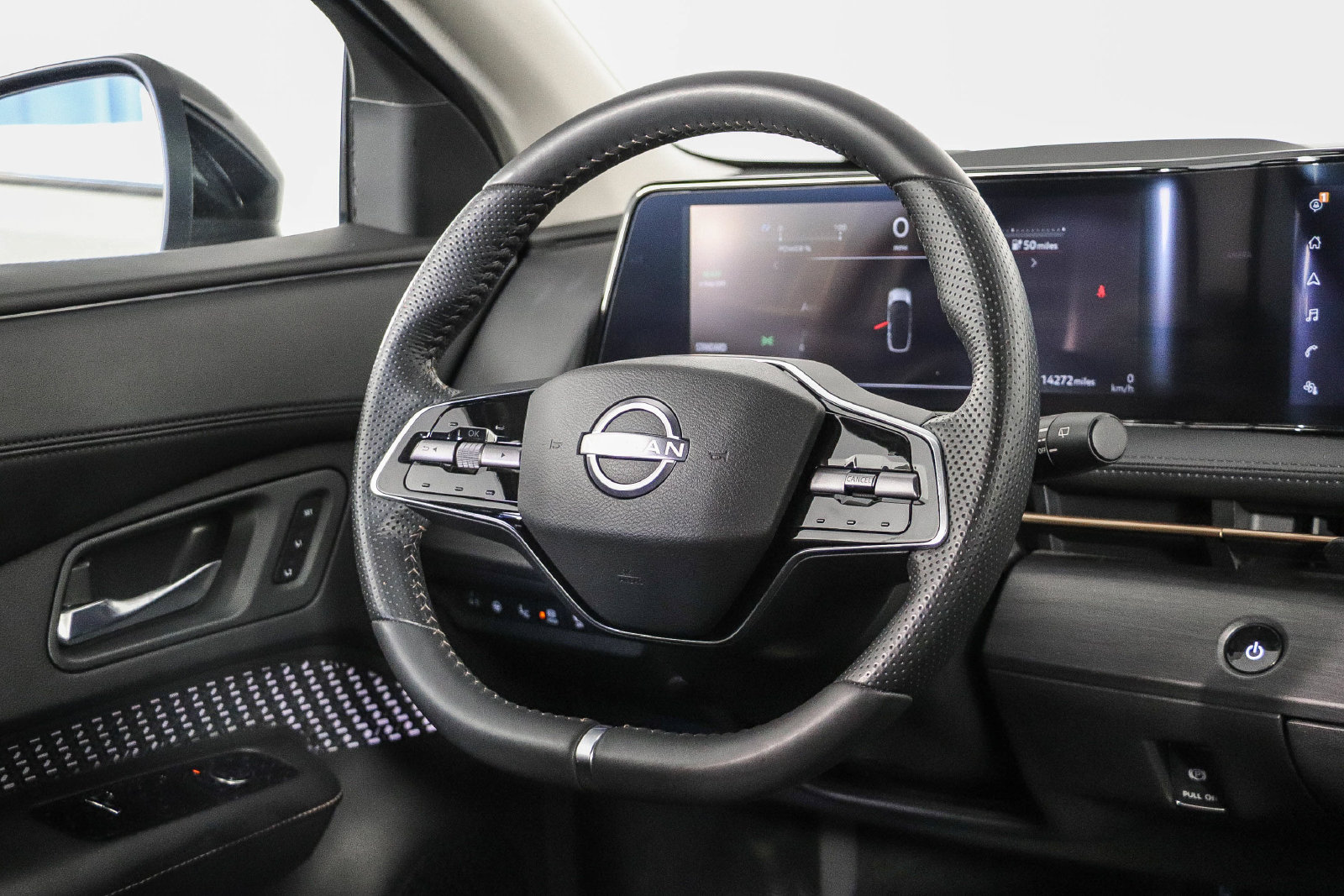 Used 2024 Nissan Ariya FWD image 16