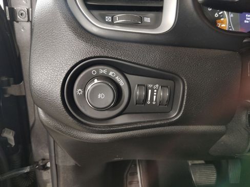 Used 2020 Jeep Renegade Latitude image 18