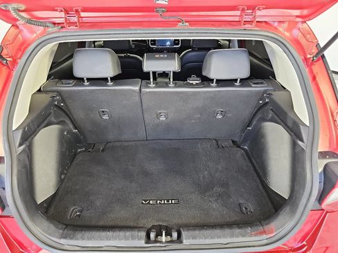 Used 2024 Hyundai Venue Limited FWD image 12