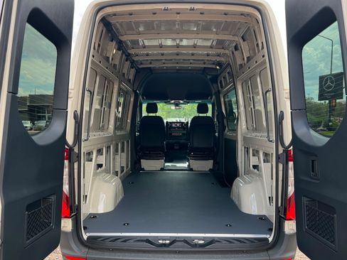 New 2026 Mercedes-Benz Sprinter 2500 image 18