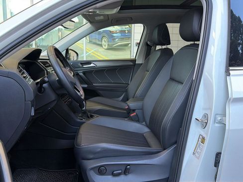 Used 2023 Volkswagen Tiguan SE w/ Panoramic Sunroof Package FWD image 14