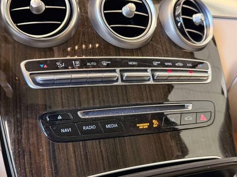 Used 2018 Mercedes-Benz GLC 300 4MATIC image 29