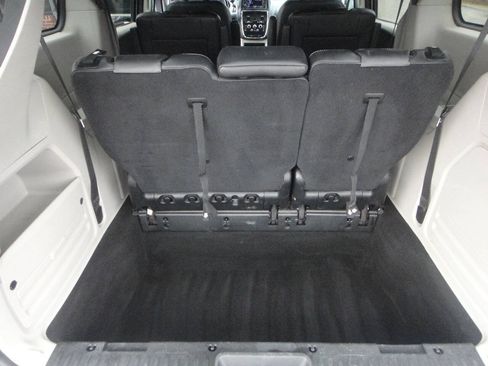 Used 2018 Dodge Grand Caravan SXT FWD image 12