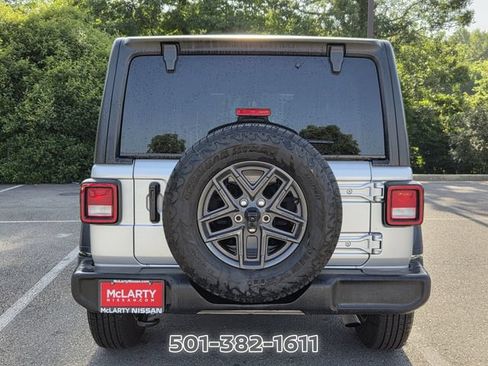 Used 2024 Jeep Wrangler Unlimited Sport AWD/4WD image 4