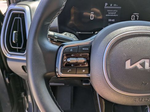Certified 2025 Kia Sorento S FWD image 33