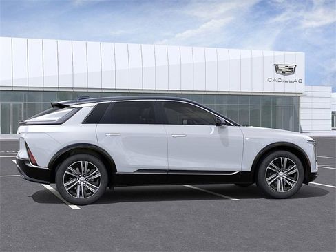 New 2026 Cadillac Lyriq Luxury image 5