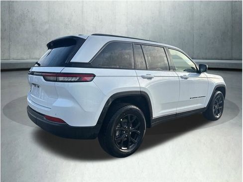 New 2026 Jeep Grand Cherokee Altitude image 6