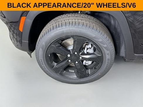 New 2025 Jeep Grand Cherokee L Limited w/ Black Appearance Package AWD/4WD image 33