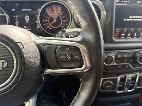 Used 2019 Jeep Wrangler Unlimited Sahara AWD/4WD image 16