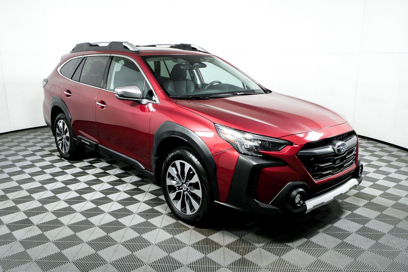 Used 2024 Subaru Outback Touring AWD/4WD image 1