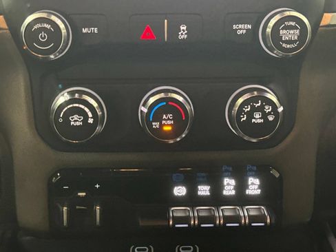 Used 2021 RAM 2500 Lone Star w/ Night Edition AWD/4WD image 13