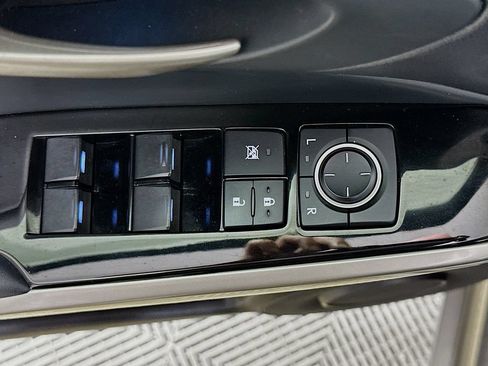 Used 2018 Lexus IS 300 w/ Accessory Package 2 RWD image 20