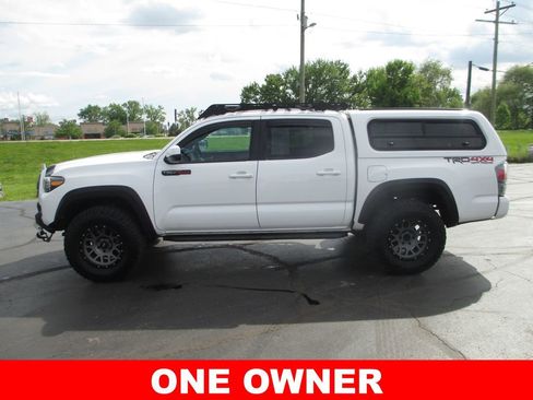 Used 2020 Toyota Tacoma TRD Off-Road AWD/4WD image 8
