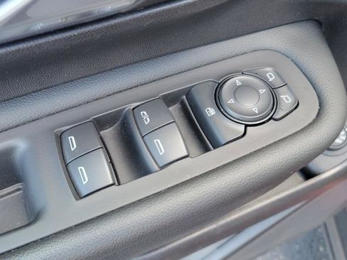 Used 2024 GMC Terrain SLT FWD image 10