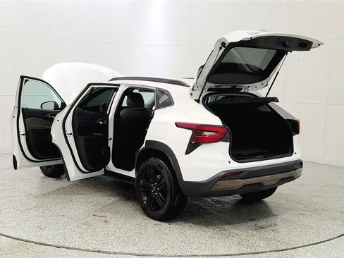 Used 2025 Chevrolet Trax ACTIV w/ Driver Confidence Package image 11