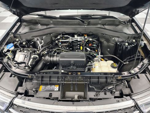 Used 2023 Ford Explorer XLT w/ Equipment Group 202A image 13