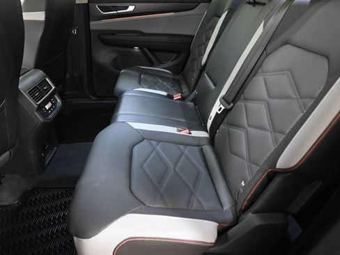 Used 2024 Volkswagen Atlas Peak Edition SE AWD/4WD image 8