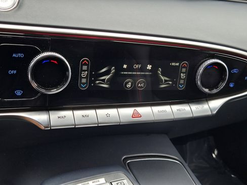 Used 2023 Genesis GV70 2.5T w/ Sport Prestige Package AWD/4WD image 19
