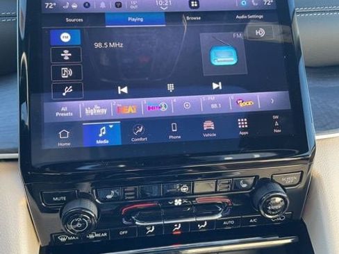 Used 2025 Jeep Grand Cherokee Limited image 21