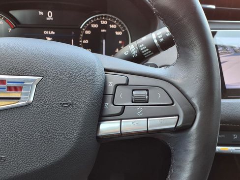 Used 2023 Cadillac XT4 Luxury w/ Cold Weather Package FWD image 27