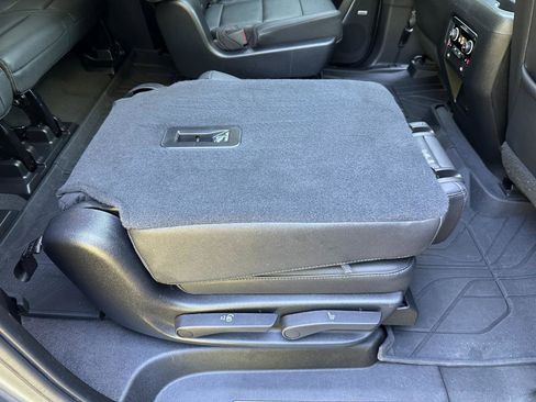 Used 2022 Chevrolet Suburban Z71 w/ Luxury Package AWD/4WD image 28