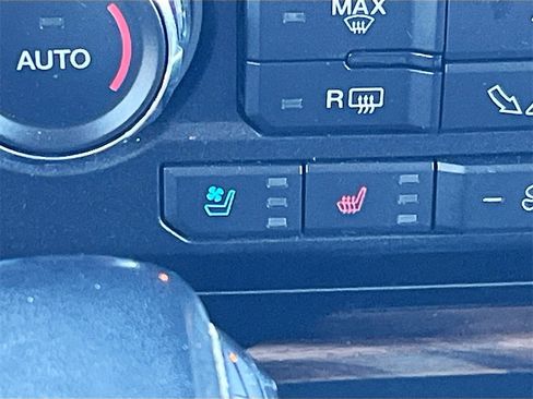 Used 2019 Ford F150 Lariat image 21