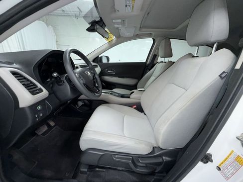 Used 2021 Honda HR-V EX image 12