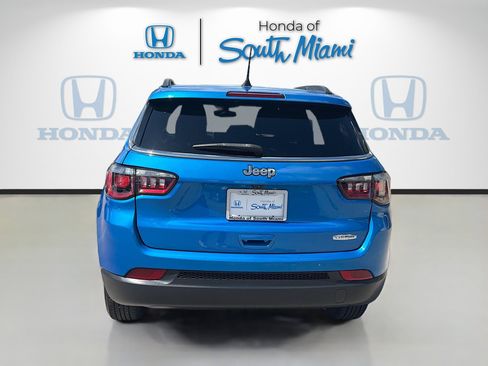 Used 2023 Jeep Compass Latitude w/ Sun and Sound Group AWD/4WD image 6