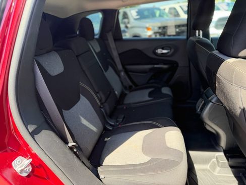 Used 2014 Jeep Cherokee Latitude AWD/4WD image 7