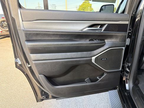 Used 2024 Jeep Wagoneer Series II AWD/4WD image 23