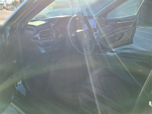 Used 2023 Toyota Camry SE image 11