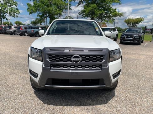 Used 2025 Nissan Frontier SV w/ SV Convenience Package RWD image 3