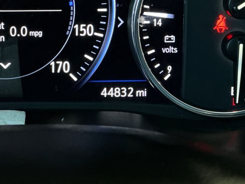 Used 2023 Buick Enclave Avenir w/ Avenir Technology Package image 36