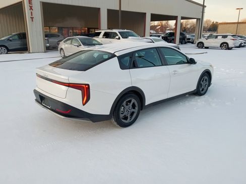Used 2025 Kia K4 LXS image 9