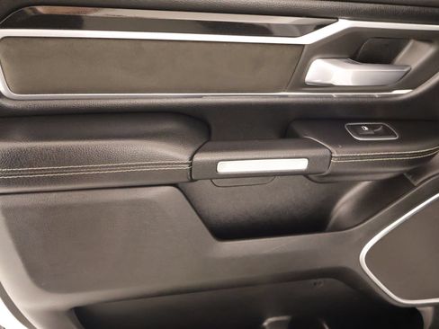 Used 2019 RAM 1500 Laramie AWD/4WD image 18