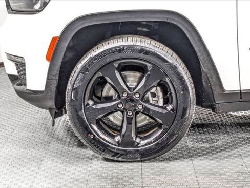 Used 2023 Jeep Grand Cherokee L Limited w/ Black Appearance Package RWD image 37