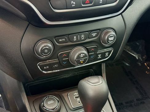 Used 2021 Jeep Cherokee Latitude Lux w/ Comfort/Convenience Group AWD/4WD image 15