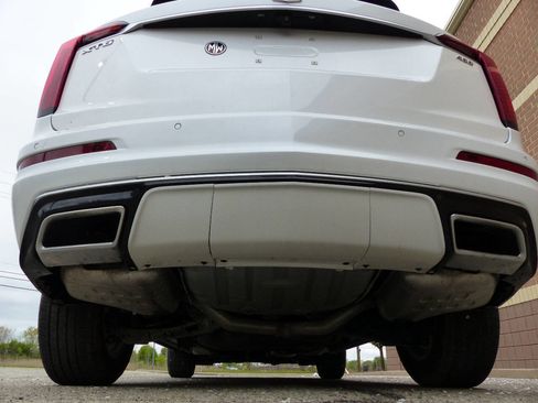 Used 2024 Cadillac XT6 Luxury w/ LPO, Floor Liner Package FWD image 11