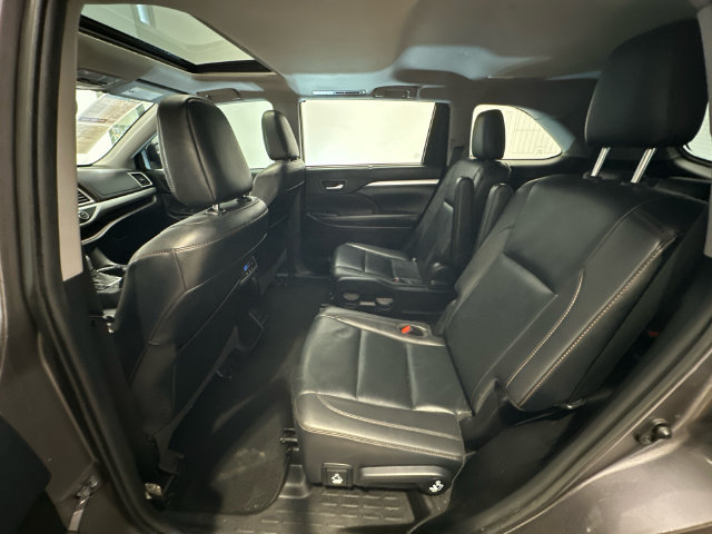 Used 2019 Toyota Highlander XLE AWD/4WD image 13