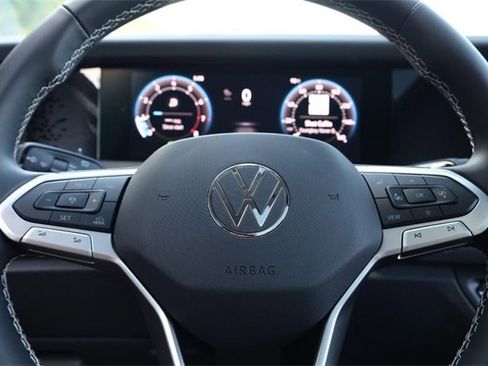 New 2025 Volkswagen Tiguan SE image 11