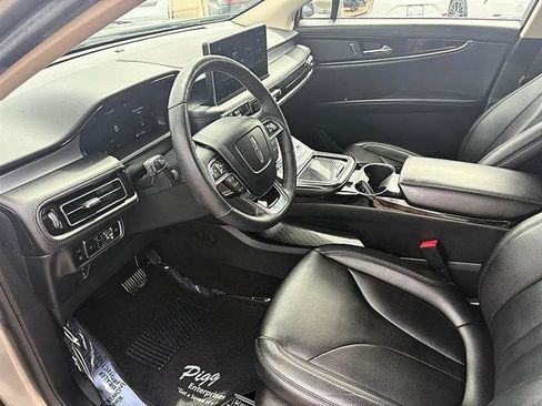 Used 2023 Lincoln Nautilus FWD image 17