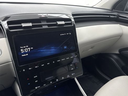 Used 2023 Hyundai Tucson Limited image 18