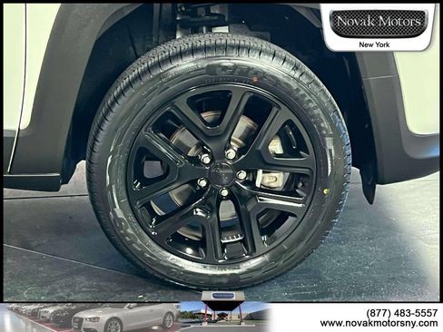 Used 2022 Jeep Renegade Altitude AWD/4WD image 9