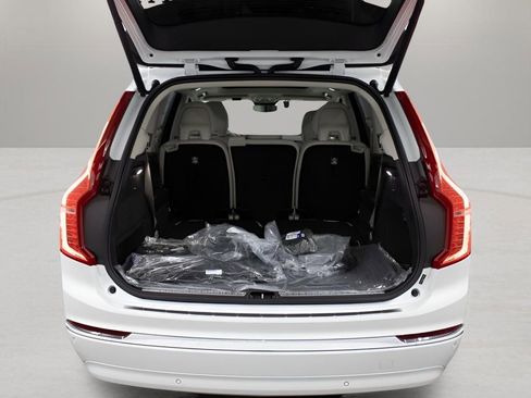 New 2025 Volvo XC90 T8 Plus w/ Protection Package Premier image 11