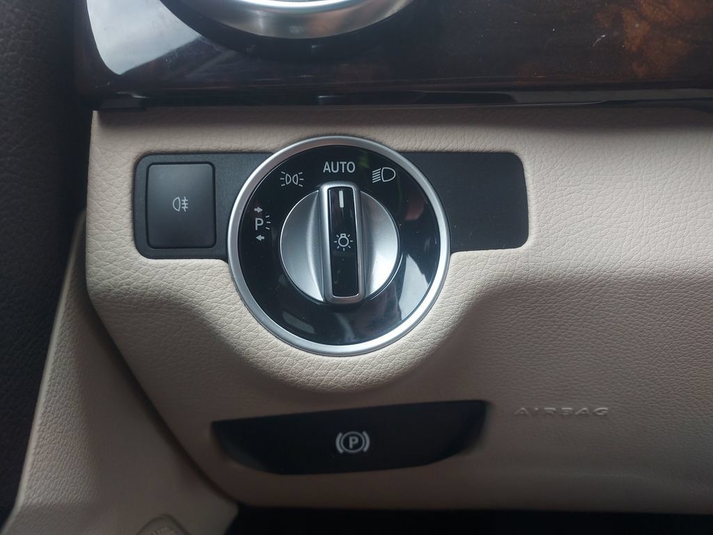 Used 2014 Mercedes-Benz GLK 250 BlueTEC 4MATIC image 23