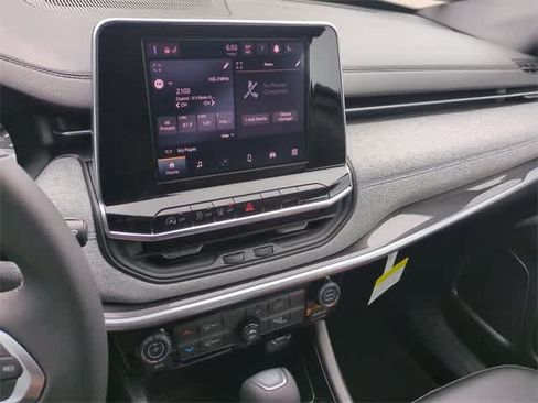 New 2026 Jeep Compass Latitude image 28