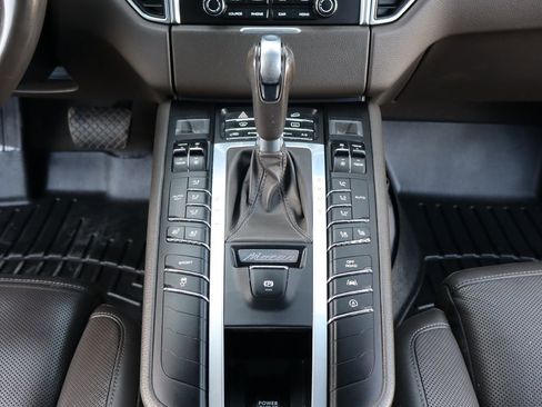 Used 2017 Porsche Macan image 16